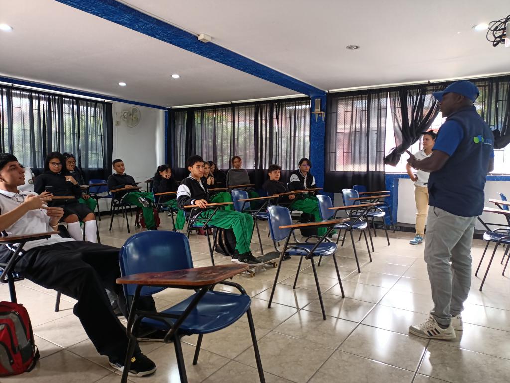 ESTUDIANTES DE LA IE ALFREDO GARCÍA FUERON CAPACITADOS POR ASEO PEREIRA EN TEMAS AMBIENTALES