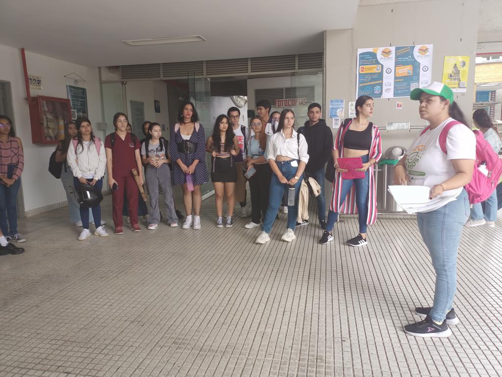 ESTUDIANTES DE LA UTP LLEVARON EL MENSAJE DE CONCIENCIA AMBIENTAL A LA COMUNIDAD EDUCATIVA