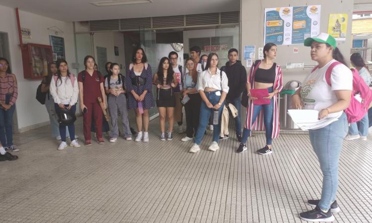 ESTUDIANTES DE LA UTP LLEVARON EL MENSAJE DE CONCIENCIA AMBIENTAL A LA COMUNIDAD EDUCATIVA