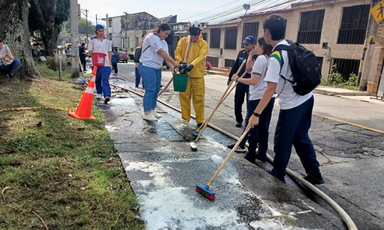 El PARQUE CENTRAL DE LA VILLA LUCE RADIANTE TRAS JORNADA DE LIMPIEZA