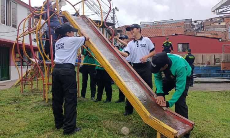 PARQUE DEL BARRIO GALÁN RECIBIÓ MANTENIMIENTO Y PINTURA